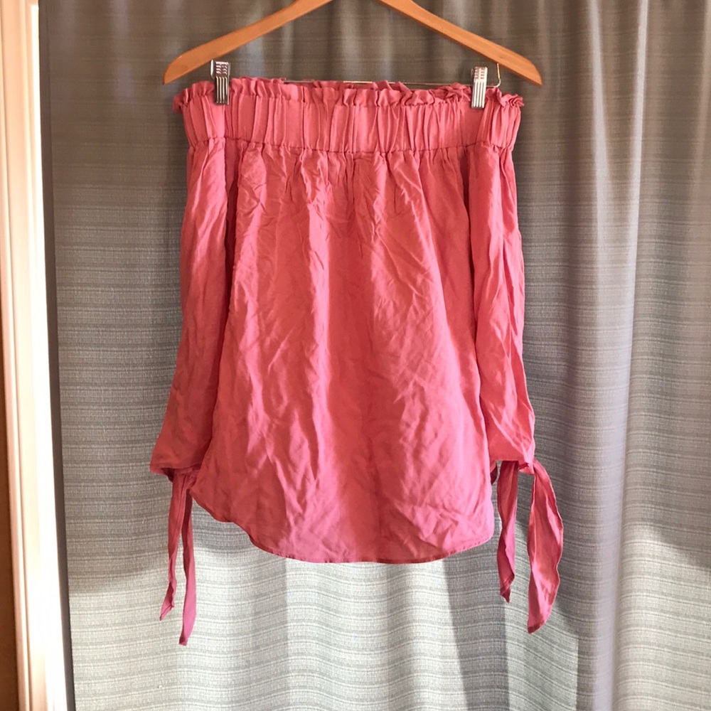 Off the shoulder H&M blouse